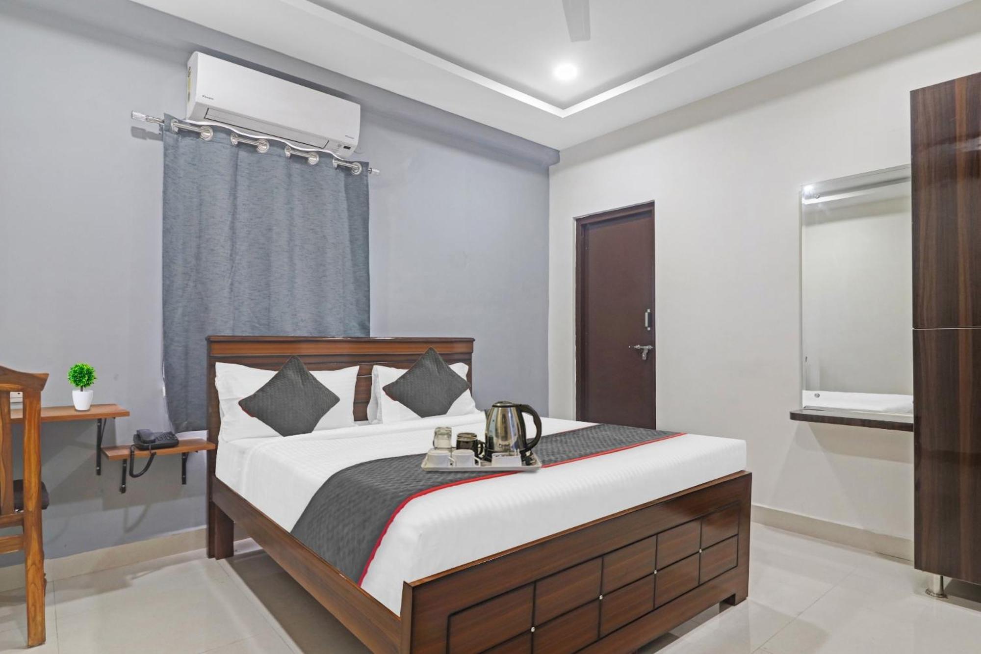 Super Townhouse Hitech City Madhapur Esterno foto